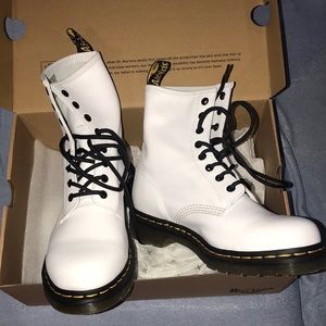 White Doc Martens 1460 boots US 9